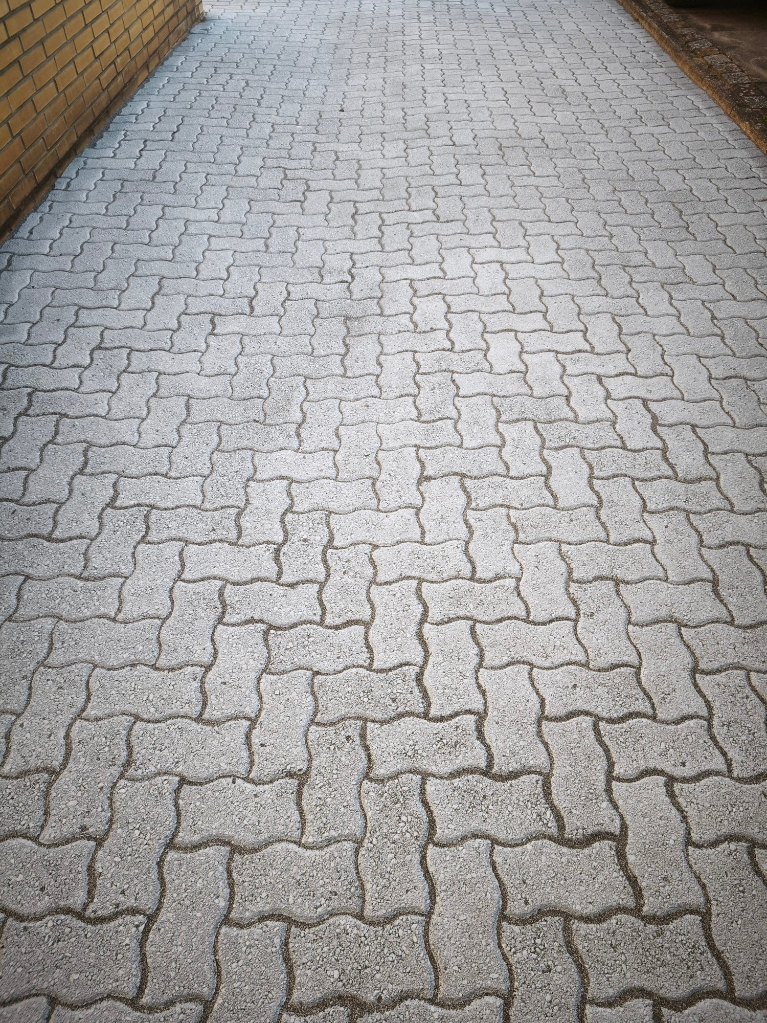 Kundenprojekt: Auffahrt-Sanierung mit Ultrament Beton Frisch Telegrau